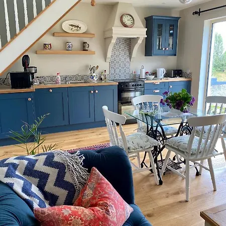Atlantic Garden Lodge,art &garden Apartment *