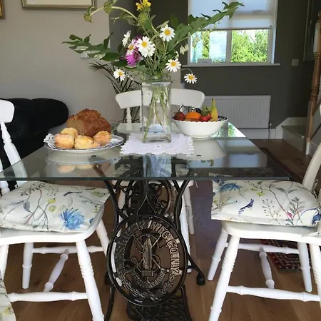 Atlantic Garden Lodge,art &garden Apartment Lisdoonvarna